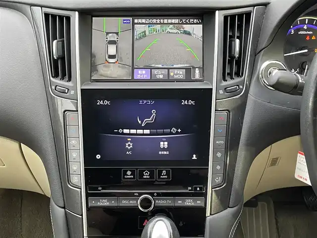 日産 スカイライン 200GT－t 山梨県 2015(平27)年 9.4万km クリスタルホワイトパール (株)IDOMが運営する【じしゃロン甲府店】の自社ローン専用車両になります。/こちらは現金またはオートローンご利用時の価格です。自社ローンご希望の方は別途その旨お申付け下さい/純正メーカーナビ/（フルセグTV/DVD/CD/USB/BTオーディオ）/ステアリングリモコン/全方位カメラ/ETC/クルーズコントロール/ドライブモードセレクト/ハーフレザーシート/前席パワーシート/LEDヘッドライト/フォグランプ/純正17インチアルミ/保証書/取扱説明書/ナビ取扱説明書