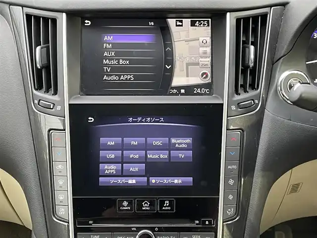 日産 スカイライン 200GT－t 山梨県 2015(平27)年 9.4万km クリスタルホワイトパール (株)IDOMが運営する【じしゃロン甲府店】の自社ローン専用車両になります。/こちらは現金またはオートローンご利用時の価格です。自社ローンご希望の方は別途その旨お申付け下さい/純正メーカーナビ/（フルセグTV/DVD/CD/USB/BTオーディオ）/ステアリングリモコン/全方位カメラ/ETC/クルーズコントロール/ドライブモードセレクト/ハーフレザーシート/前席パワーシート/LEDヘッドライト/フォグランプ/純正17インチアルミ/保証書/取扱説明書/ナビ取扱説明書