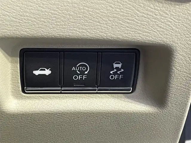 日産 スカイライン 200GT－t 山梨県 2015(平27)年 9.4万km クリスタルホワイトパール (株)IDOMが運営する【じしゃロン甲府店】の自社ローン専用車両になります。/こちらは現金またはオートローンご利用時の価格です。自社ローンご希望の方は別途その旨お申付け下さい/純正メーカーナビ/（フルセグTV/DVD/CD/USB/BTオーディオ）/ステアリングリモコン/全方位カメラ/ETC/クルーズコントロール/ドライブモードセレクト/ハーフレザーシート/前席パワーシート/LEDヘッドライト/フォグランプ/純正17インチアルミ/保証書/取扱説明書/ナビ取扱説明書