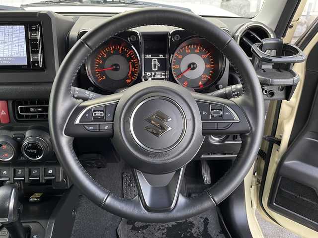 スズキ ジムニー XC 道北・旭川 2020(令2)年 3万km シフォンアイボリーM /4WD//禁煙車//ワンオーナー//純正メモリーナビ//CD/DVD/SD/BT/MSV/USB/TV//バックカメラ//セーフティ//デュアルカメラサポートブレーキ//レーンキープアシスト//クルーズコントロール//オートハイビーム//オートライト//LEDヘッドライト//フォグランプ//ヘッドライトウォッシャー//シートヒーター//ミラーヒーター//ビルトインETC//純正前後ドライブレコーダー//純正フロアマット//ドアバイザー//オールテレングッドリッチホワイトレター//純正マットフラップ//ハーフキャリア//純正オプショングリル