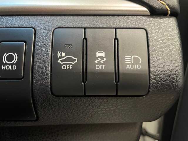 トヨタ ハリアー ハイブリッド プログレス 道央・札幌 2018(平30)年 2.8万km ホワイトパールクリスタルシャイン 【2510036602】/４ＷＤ　/トヨタセーフティセンス　/純正ナビ　/全方位カメラ　/ＴＲＤフルエアロ　/レーダークルーズ　/運転席電動シート　/電動リアゲート　/ハーフレザーシート　/純正１８インチアルミホイール　/ＬＥＤヘッドライト