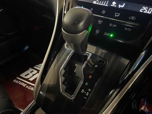 トヨタ ハリアー ハイブリッド プログレス 道央・札幌 2018(平30)年 2.8万km ホワイトパールクリスタルシャイン 【2510036602】/４ＷＤ　/トヨタセーフティセンス　/純正ナビ　/全方位カメラ　/ＴＲＤフルエアロ　/レーダークルーズ　/運転席電動シート　/電動リアゲート　/ハーフレザーシート　/純正１８インチアルミホイール　/ＬＥＤヘッドライト