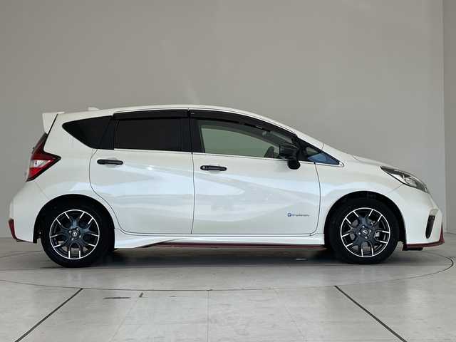 日産 ノート e－パワー ニスモ 愛知県 2018(平30)年 3.7万km ブリリアントホワイトパール 純正ナビ/全方位カメラ/バックカメラ/レーダークルーズコントロール/コーナーセンサー/インテリジェントミラー/ドライブレコーダー/ETC2.0/衝突軽減システム/フルセグ/CD DVD/Bluetooth/ステアリングスイッチ/スマートキー/プッシュスタート
