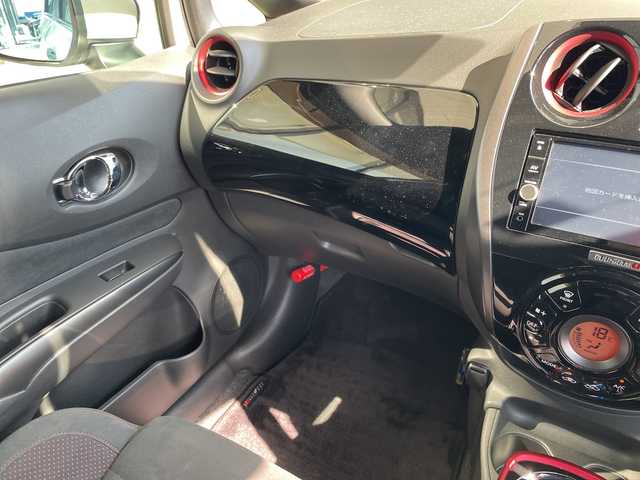 日産 ノート e－パワー ニスモ 愛知県 2018(平30)年 3.7万km ブリリアントホワイトパール 純正ナビ/全方位カメラ/バックカメラ/レーダークルーズコントロール/コーナーセンサー/インテリジェントミラー/ドライブレコーダー/ETC2.0/衝突軽減システム/フルセグ/CD DVD/Bluetooth/ステアリングスイッチ/スマートキー/プッシュスタート