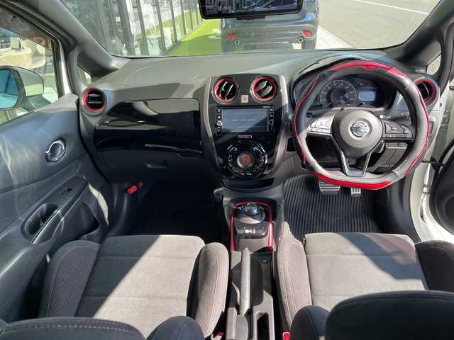 日産 ノート e－パワー ニスモ 愛知県 2018(平30)年 3.7万km ブリリアントホワイトパール 純正ナビ/全方位カメラ/バックカメラ/レーダークルーズコントロール/コーナーセンサー/インテリジェントミラー/ドライブレコーダー/ETC2.0/衝突軽減システム/フルセグ/CD DVD/Bluetooth/ステアリングスイッチ/スマートキー/プッシュスタート