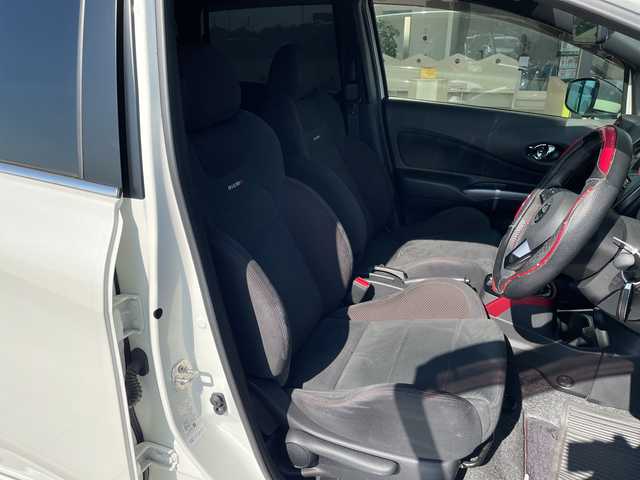 日産 ノート e－パワー ニスモ 愛知県 2018(平30)年 3.7万km ブリリアントホワイトパール 純正ナビ/全方位カメラ/バックカメラ/レーダークルーズコントロール/コーナーセンサー/インテリジェントミラー/ドライブレコーダー/ETC2.0/衝突軽減システム/フルセグ/CD DVD/Bluetooth/ステアリングスイッチ/スマートキー/プッシュスタート