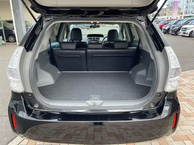 トヨタ プリウス α G チューンブラック 新潟県 2014(平26)年 8.9万km ブラック (株)IDOMが運営する【じしゃロン新潟店】の自社ローン専用車両になります。/こちらは現金またはオートローンご利用時の価格です。自社ローンご希望の方は別途その旨お申付け下さい/プッシュスタート/スペアキー１本付き/クルーズコントロール/純正SDナビ/ワンセグテレビ(走行時視聴可能)/CD、DVD、AM、FM視聴可能/Bluetooth接続可能/バックカメラ/ETC/ハーフレザーシート/本革巻きステアリング