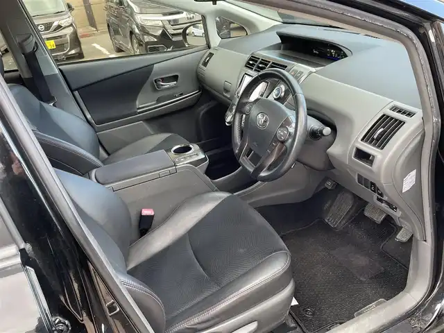 トヨタ プリウス α G チューンブラック 新潟県 2014(平26)年 8.9万km ブラック (株)IDOMが運営する【じしゃロン新潟店】の自社ローン専用車両になります。/こちらは現金またはオートローンご利用時の価格です。自社ローンご希望の方は別途その旨お申付け下さい/プッシュスタート/スペアキー１本付き/クルーズコントロール/純正SDナビ/ワンセグテレビ(走行時視聴可能)/CD、DVD、AM、FM視聴可能/Bluetooth接続可能/バックカメラ/ETC/ハーフレザーシート/本革巻きステアリング