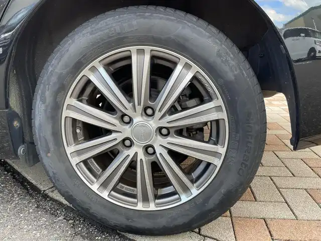 トヨタ プリウス α G チューンブラック 新潟県 2014(平26)年 8.9万km ブラック (株)IDOMが運営する【じしゃロン新潟店】の自社ローン専用車両になります。/こちらは現金またはオートローンご利用時の価格です。自社ローンご希望の方は別途その旨お申付け下さい/プッシュスタート/スペアキー１本付き/クルーズコントロール/純正SDナビ/ワンセグテレビ(走行時視聴可能)/CD、DVD、AM、FM視聴可能/Bluetooth接続可能/バックカメラ/ETC/ハーフレザーシート/本革巻きステアリング