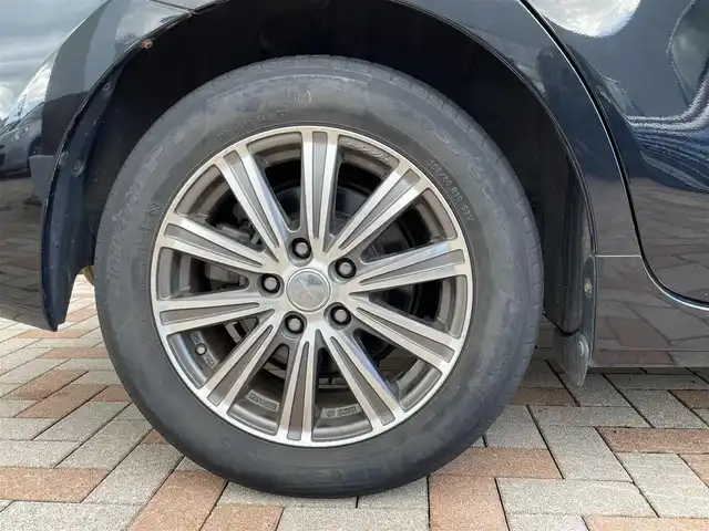 トヨタ プリウス α G チューンブラック 新潟県 2014(平26)年 8.9万km ブラック (株)IDOMが運営する【じしゃロン新潟店】の自社ローン専用車両になります。/こちらは現金またはオートローンご利用時の価格です。自社ローンご希望の方は別途その旨お申付け下さい/プッシュスタート/スペアキー１本付き/クルーズコントロール/純正SDナビ/ワンセグテレビ(走行時視聴可能)/CD、DVD、AM、FM視聴可能/Bluetooth接続可能/バックカメラ/ETC/ハーフレザーシート/本革巻きステアリング