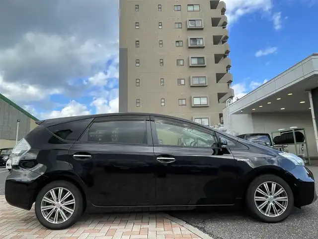 トヨタ プリウス α G チューンブラック 新潟県 2014(平26)年 8.9万km ブラック (株)IDOMが運営する【じしゃロン新潟店】の自社ローン専用車両になります。/こちらは現金またはオートローンご利用時の価格です。自社ローンご希望の方は別途その旨お申付け下さい/プッシュスタート/スペアキー１本付き/クルーズコントロール/純正SDナビ/ワンセグテレビ(走行時視聴可能)/CD、DVD、AM、FM視聴可能/Bluetooth接続可能/バックカメラ/ETC/ハーフレザーシート/本革巻きステアリング