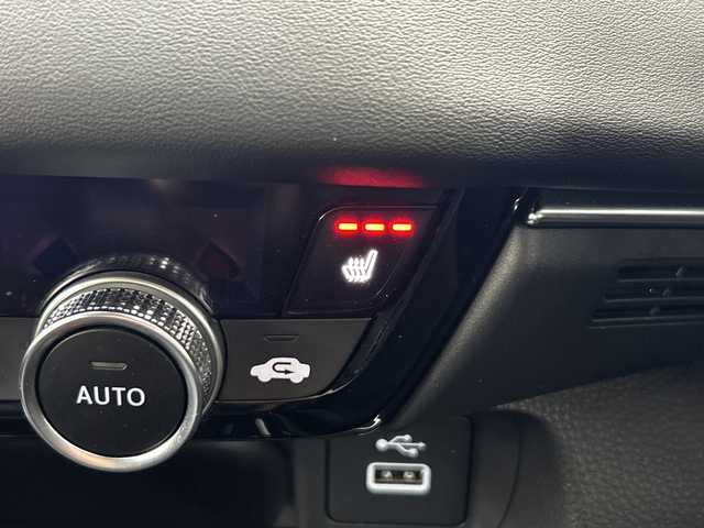 ホンダ ヴェゼル ハイブリッド e:HEV Z 神奈川県 2023(令5)年 1.6万km プラチナホワイトパール HondaCONNECT9インチディスプレイ/AM　FM　フルセグ　　USB　Bluetooth/バックカメラ/ハンズフリーパワーバックドア/ホンダセンシング/ブラインドスポットインフォメーション　後退出庫サポート/ETC2.0/社外ドライブレコーダー/革巻きステアリング/パドルシフト/ステアリングヒーター/ワイヤレス充電器/コンビシート/前席シートヒーター/後席用USBポート×2/トノカバー/ISOFIX対応/純正フロアマット/スマートキー/親水/ヒーテッドドアミラー/LEDヘッドライト/オートレベリング機構/LEDアクティブコーナーリングライト/シーケンシャルターンランプ/フォグランプ/純正18インチアルミ/ドアバイザー/衝突軽減ブレーキ/誤発進抑制機能/後方誤発進抑制機能/近距離衝突軽減ブレーキ/歩行者事故軽減ステアリング/路外逸脱抑制k脳/渋滞追従機能付アダプティブクルーズコントロール/車線維持支援システム/先行車発進お知らせ機能/標識認識機能/オートハイビーム/パーキングセンサーシステム