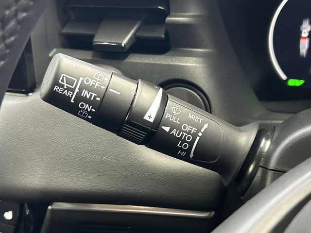 ホンダ ヴェゼル ハイブリッド e:HEV Z 神奈川県 2023(令5)年 1.6万km プラチナホワイトパール HondaCONNECT9インチディスプレイ/AM　FM　フルセグ　　USB　Bluetooth/バックカメラ/ハンズフリーパワーバックドア/ホンダセンシング/ブラインドスポットインフォメーション　後退出庫サポート/ETC2.0/社外ドライブレコーダー/革巻きステアリング/パドルシフト/ステアリングヒーター/ワイヤレス充電器/コンビシート/前席シートヒーター/後席用USBポート×2/トノカバー/ISOFIX対応/純正フロアマット/スマートキー/親水/ヒーテッドドアミラー/LEDヘッドライト/オートレベリング機構/LEDアクティブコーナーリングライト/シーケンシャルターンランプ/フォグランプ/純正18インチアルミ/ドアバイザー/衝突軽減ブレーキ/誤発進抑制機能/後方誤発進抑制機能/近距離衝突軽減ブレーキ/歩行者事故軽減ステアリング/路外逸脱抑制k脳/渋滞追従機能付アダプティブクルーズコントロール/車線維持支援システム/先行車発進お知らせ機能/標識認識機能/オートハイビーム/パーキングセンサーシステム