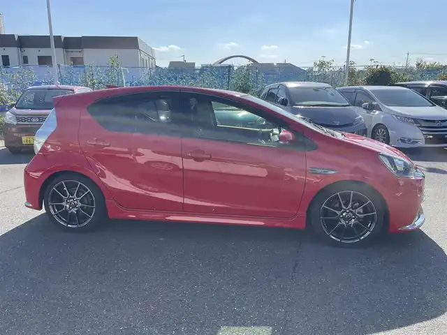 トヨタ アクア G G’s 東京都 2014(平26)年 9万km スーパーレッドⅤ (株)IDOMが運営する【じしゃロン昭島店】の自社ローン専用車両になります。こちらは現金またはオートローンご利用時の価格です。自社ローンご希望の方は別途その旨お申付け下さい/ディーラーOPナビ/BT/SD/CD/DVD/フルセグTV/ミラーリング/バックカメラ/ドライブレコーダー前/スマートキー/USB入力端子/社外ETC/ドアバイザー/AUTOライト/LEDライト/電動格納ミラー