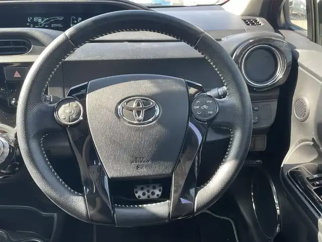 トヨタ アクア G G’s 東京都 2014(平26)年 9万km スーパーレッドⅤ (株)IDOMが運営する【じしゃロン昭島店】の自社ローン専用車両になります。こちらは現金またはオートローンご利用時の価格です。自社ローンご希望の方は別途その旨お申付け下さい/ディーラーOPナビ/BT/SD/CD/DVD/フルセグTV/ミラーリング/バックカメラ/ドライブレコーダー前/スマートキー/USB入力端子/社外ETC/ドアバイザー/AUTOライト/LEDライト/電動格納ミラー