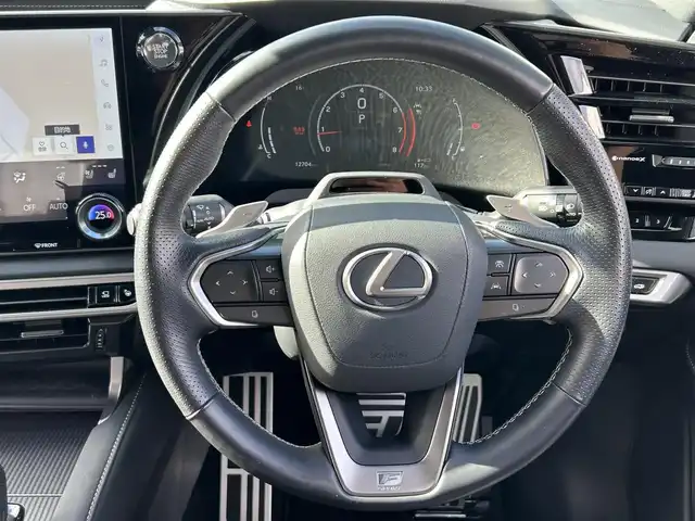 レクサス ＲＸ 350 Fスポーツ 福岡県 2023(令5)年 1.3万km ホワイトノーヴァガラスフレーク ワンオーナー/純正ナビ（AM/FM/BT/フルセグTV）/ブラインドスポットモニター/ヘッドアップディスプレイ/デジタルインナーミラー/ムーンルーフ/レーダークルーズコントロール/全方位カメラ/ビルトインETC2.0/ドライブレコーダー/前席パワーシート（運転席メモリ付）/全席シートヒーター/前席エアシート/携帯置くだけ充電/パワーバックドア/本革巻ステアリング（パドル付）/USB入力端子/スペアキー/カードキー/純正フロアマット/純正21インチアルミホイール/取扱説明書/保証書フリップダウンモニター