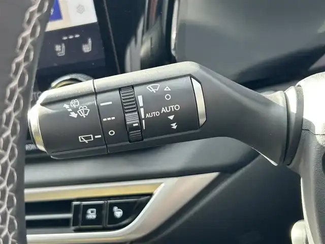 レクサス ＲＸ 350 Fスポーツ 福岡県 2023(令5)年 1.3万km ホワイトノーヴァガラスフレーク ワンオーナー/純正ナビ（AM/FM/BT/フルセグTV）/ブラインドスポットモニター/ヘッドアップディスプレイ/デジタルインナーミラー/ムーンルーフ/レーダークルーズコントロール/全方位カメラ/ビルトインETC2.0/ドライブレコーダー/前席パワーシート（運転席メモリ付）/全席シートヒーター/前席エアシート/携帯置くだけ充電/パワーバックドア/本革巻ステアリング（パドル付）/USB入力端子/スペアキー/カードキー/純正フロアマット/純正21インチアルミホイール/取扱説明書/保証書フリップダウンモニター