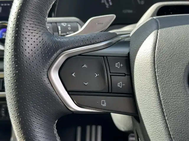 レクサス ＲＸ 350 Fスポーツ 福岡県 2023(令5)年 1.3万km ホワイトノーヴァガラスフレーク ワンオーナー/純正ナビ（AM/FM/BT/フルセグTV）/ブラインドスポットモニター/ヘッドアップディスプレイ/デジタルインナーミラー/ムーンルーフ/レーダークルーズコントロール/全方位カメラ/ビルトインETC2.0/ドライブレコーダー/前席パワーシート（運転席メモリ付）/全席シートヒーター/前席エアシート/携帯置くだけ充電/パワーバックドア/本革巻ステアリング（パドル付）/USB入力端子/スペアキー/カードキー/純正フロアマット/純正21インチアルミホイール/取扱説明書/保証書フリップダウンモニター