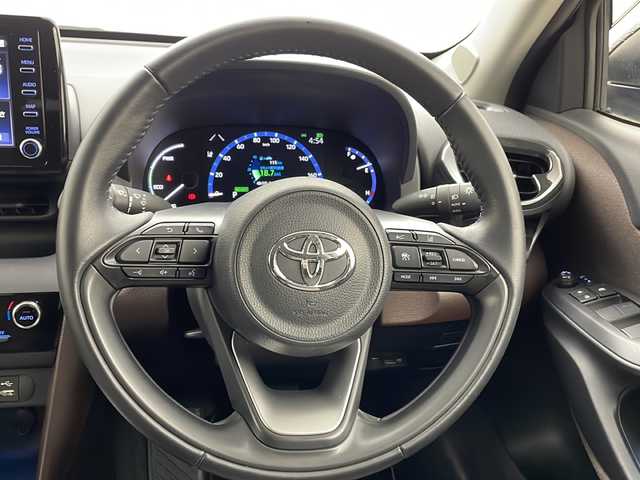 トヨタ ヤリスクロス ハイブリッド Z 秋田県 2020(令2)年 3万km ブラックマイカ/ホワイトパールクリスタルシャイン 2トーン 4WD/純正ディスプレイオーディオ　/フルセグTV/AM/FM/Bluetooth/バックカメラ　/衝突被害軽減ブレーキ　/レーダークルーズコントロール　/ブラインドスポットモニター　/レーンキープアシスト/横滑り防止装置/ダウンヒルアシストコントロール/前席シートヒーター　/運転席パワーシート/前後ドライブレコーダー/ビルトインETC　/ハーフレザーシート/LEDヘッドライト/オートマチックハイビーム/純正アルミホイール/純正フロアマット