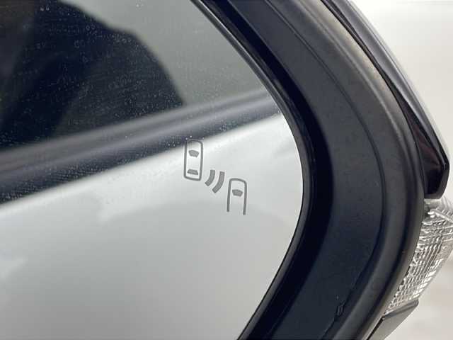 トヨタ ヤリスクロス ハイブリッド Z 秋田県 2020(令2)年 3万km ブラックマイカ/ホワイトパールクリスタルシャイン 2トーン 4WD/純正ディスプレイオーディオ　/フルセグTV/AM/FM/Bluetooth/バックカメラ　/衝突被害軽減ブレーキ　/レーダークルーズコントロール　/ブラインドスポットモニター　/レーンキープアシスト/横滑り防止装置/ダウンヒルアシストコントロール/前席シートヒーター　/運転席パワーシート/前後ドライブレコーダー/ビルトインETC　/ハーフレザーシート/LEDヘッドライト/オートマチックハイビーム/純正アルミホイール/純正フロアマット