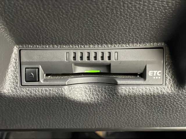 トヨタ ヤリスクロス ハイブリッド Z 秋田県 2020(令2)年 3万km ブラックマイカ/ホワイトパールクリスタルシャイン 2トーン 4WD/純正ディスプレイオーディオ　/フルセグTV/AM/FM/Bluetooth/バックカメラ　/衝突被害軽減ブレーキ　/レーダークルーズコントロール　/ブラインドスポットモニター　/レーンキープアシスト/横滑り防止装置/ダウンヒルアシストコントロール/前席シートヒーター　/運転席パワーシート/前後ドライブレコーダー/ビルトインETC　/ハーフレザーシート/LEDヘッドライト/オートマチックハイビーム/純正アルミホイール/純正フロアマット