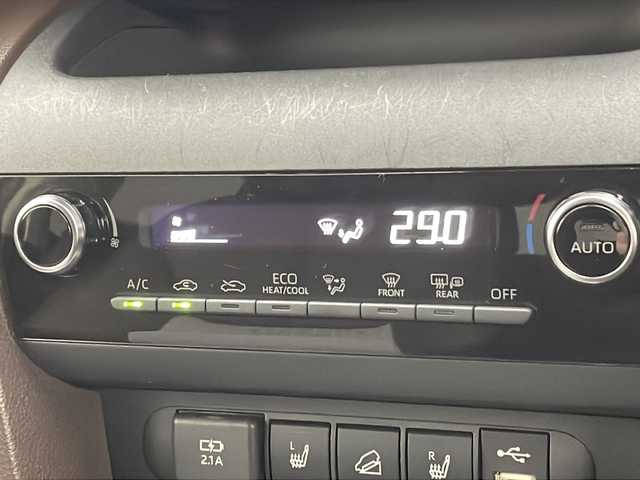 トヨタ ヤリスクロス ハイブリッド Z 秋田県 2020(令2)年 3万km ブラックマイカ/ホワイトパールクリスタルシャイン 2トーン 4WD/純正ディスプレイオーディオ　/フルセグTV/AM/FM/Bluetooth/バックカメラ　/衝突被害軽減ブレーキ　/レーダークルーズコントロール　/ブラインドスポットモニター　/レーンキープアシスト/横滑り防止装置/ダウンヒルアシストコントロール/前席シートヒーター　/運転席パワーシート/前後ドライブレコーダー/ビルトインETC　/ハーフレザーシート/LEDヘッドライト/オートマチックハイビーム/純正アルミホイール/純正フロアマット