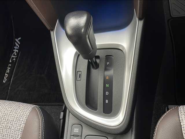 トヨタ ヤリスクロス ハイブリッド Z 秋田県 2020(令2)年 3万km ブラックマイカ/ホワイトパールクリスタルシャイン 2トーン 4WD/純正ディスプレイオーディオ　/フルセグTV/AM/FM/Bluetooth/バックカメラ　/衝突被害軽減ブレーキ　/レーダークルーズコントロール　/ブラインドスポットモニター　/レーンキープアシスト/横滑り防止装置/ダウンヒルアシストコントロール/前席シートヒーター　/運転席パワーシート/前後ドライブレコーダー/ビルトインETC　/ハーフレザーシート/LEDヘッドライト/オートマチックハイビーム/純正アルミホイール/純正フロアマット