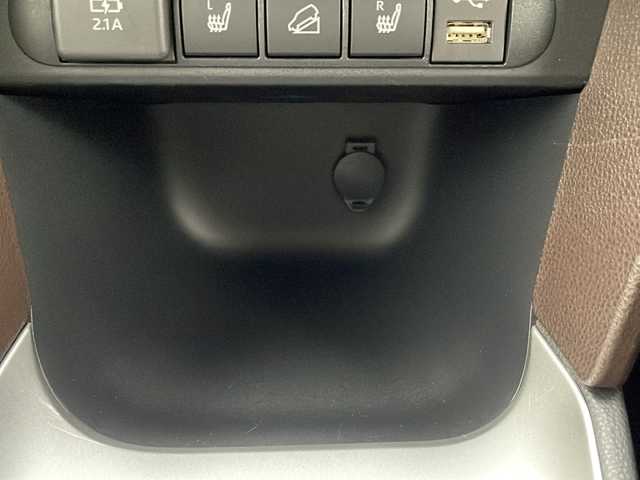 トヨタ ヤリスクロス ハイブリッド Z 秋田県 2020(令2)年 3万km ブラックマイカ/ホワイトパールクリスタルシャイン 2トーン 4WD/純正ディスプレイオーディオ　/フルセグTV/AM/FM/Bluetooth/バックカメラ　/衝突被害軽減ブレーキ　/レーダークルーズコントロール　/ブラインドスポットモニター　/レーンキープアシスト/横滑り防止装置/ダウンヒルアシストコントロール/前席シートヒーター　/運転席パワーシート/前後ドライブレコーダー/ビルトインETC　/ハーフレザーシート/LEDヘッドライト/オートマチックハイビーム/純正アルミホイール/純正フロアマット