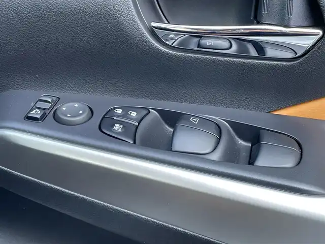 日産 キックス X ツートーンインテリアED 愛媛県 2022(令4)年 2.3万km ブリリアントホワイトパール プロパイロット/レーダークルーズコントロール/レーンキープアシストシステム/純正メモリナビ/CD/DVD/BT/MSV/フルセグTV/アラウンドビューモニター/ドライブレコーダー/ビルトインETC/前後コーナーセンサー/合皮シート/シートヒーター/ステアリングヒーター/インテリジェントルームミラー/LEDヘッドライト/オートライト/ルーフレール/純正フロアマット/純正17インチアルミホイール/トノカバー/スマートキー/プッシュスタート/保証書