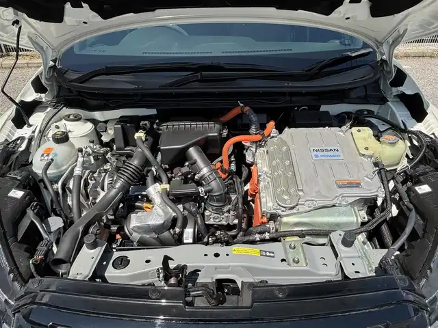 日産 キックス X 千葉県 2020(令2)年 1.5万km ブリリアントホワイトパール 純正後付けナビ/　(CD/AUX/Bluetooth)/フルセグTV/インテリジェントルームミラー/アラウンドビューモニター/ドライブレコーダー (DH5-D)/ETC/ステアリングスイッチ/ステアリングヒーター/プロパイロット/エマージェンシーブレーキ/車線逸脱防止支援システム/前後コーナーセンサー/プッシュエンジンスタート/スマートキー/ハーフレザー調シート/前席シートヒーター/トノカバー/オートライト/ヘッドライトレベライザー/LEDヘッドライト/LEDフォグランプ/ウィンカー付き電動格納ミラー/純正フロアマット/ダブル＆サイド＆カーテンエアバッグ/ナビ取扱説明書