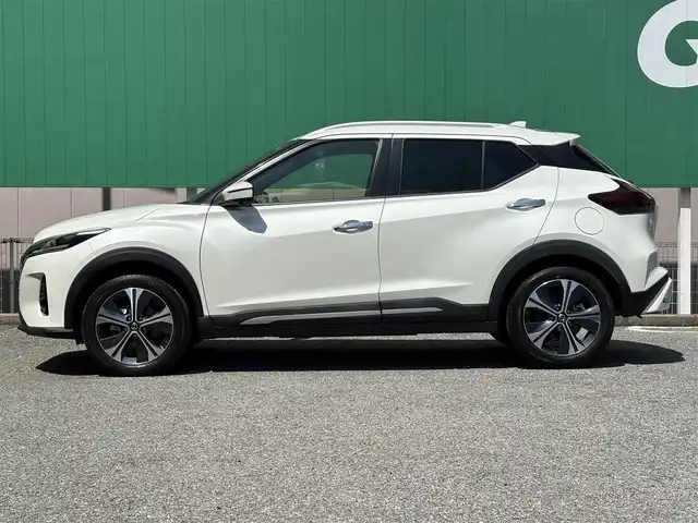 日産 キックス X 千葉県 2020(令2)年 1.5万km ブリリアントホワイトパール 純正後付けナビ/　(CD/AUX/Bluetooth)/フルセグTV/インテリジェントルームミラー/アラウンドビューモニター/ドライブレコーダー (DH5-D)/ETC/ステアリングスイッチ/ステアリングヒーター/プロパイロット/エマージェンシーブレーキ/車線逸脱防止支援システム/前後コーナーセンサー/プッシュエンジンスタート/スマートキー/ハーフレザー調シート/前席シートヒーター/トノカバー/オートライト/ヘッドライトレベライザー/LEDヘッドライト/LEDフォグランプ/ウィンカー付き電動格納ミラー/純正フロアマット/ダブル＆サイド＆カーテンエアバッグ/ナビ取扱説明書
