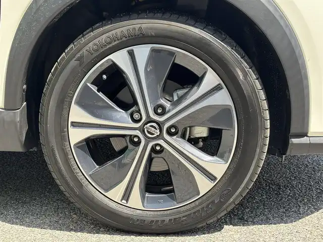 日産 キックス X 千葉県 2020(令2)年 1.5万km ブリリアントホワイトパール 純正後付けナビ/　(CD/AUX/Bluetooth)/フルセグTV/インテリジェントルームミラー/アラウンドビューモニター/ドライブレコーダー (DH5-D)/ETC/ステアリングスイッチ/ステアリングヒーター/プロパイロット/エマージェンシーブレーキ/車線逸脱防止支援システム/前後コーナーセンサー/プッシュエンジンスタート/スマートキー/ハーフレザー調シート/前席シートヒーター/トノカバー/オートライト/ヘッドライトレベライザー/LEDヘッドライト/LEDフォグランプ/ウィンカー付き電動格納ミラー/純正フロアマット/ダブル＆サイド＆カーテンエアバッグ/ナビ取扱説明書