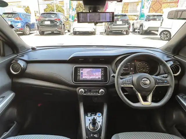 日産 キックス X 千葉県 2020(令2)年 1.5万km ブリリアントホワイトパール 純正後付けナビ/　(CD/AUX/Bluetooth)/フルセグTV/インテリジェントルームミラー/アラウンドビューモニター/ドライブレコーダー (DH5-D)/ETC/ステアリングスイッチ/ステアリングヒーター/プロパイロット/エマージェンシーブレーキ/車線逸脱防止支援システム/前後コーナーセンサー/プッシュエンジンスタート/スマートキー/ハーフレザー調シート/前席シートヒーター/トノカバー/オートライト/ヘッドライトレベライザー/LEDヘッドライト/LEDフォグランプ/ウィンカー付き電動格納ミラー/純正フロアマット/ダブル＆サイド＆カーテンエアバッグ/ナビ取扱説明書