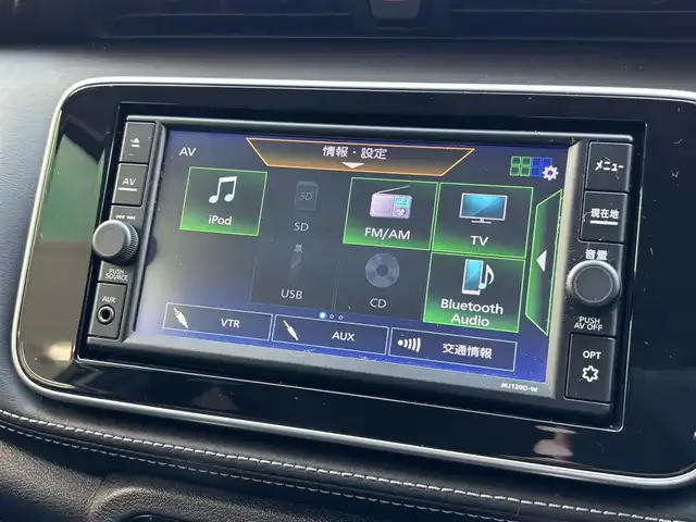 日産 キックス X 千葉県 2020(令2)年 1.5万km ブリリアントホワイトパール 純正後付けナビ/　(CD/AUX/Bluetooth)/フルセグTV/インテリジェントルームミラー/アラウンドビューモニター/ドライブレコーダー (DH5-D)/ETC/ステアリングスイッチ/ステアリングヒーター/プロパイロット/エマージェンシーブレーキ/車線逸脱防止支援システム/前後コーナーセンサー/プッシュエンジンスタート/スマートキー/ハーフレザー調シート/前席シートヒーター/トノカバー/オートライト/ヘッドライトレベライザー/LEDヘッドライト/LEDフォグランプ/ウィンカー付き電動格納ミラー/純正フロアマット/ダブル＆サイド＆カーテンエアバッグ/ナビ取扱説明書