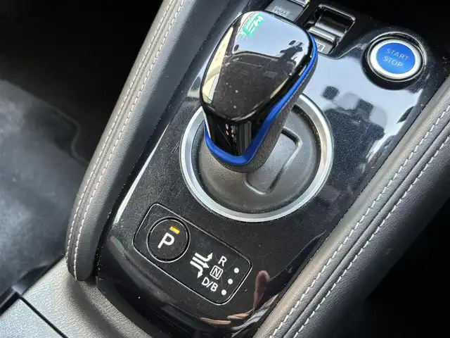 日産 キックス X 千葉県 2020(令2)年 1.5万km ブリリアントホワイトパール 純正後付けナビ/　(CD/AUX/Bluetooth)/フルセグTV/インテリジェントルームミラー/アラウンドビューモニター/ドライブレコーダー (DH5-D)/ETC/ステアリングスイッチ/ステアリングヒーター/プロパイロット/エマージェンシーブレーキ/車線逸脱防止支援システム/前後コーナーセンサー/プッシュエンジンスタート/スマートキー/ハーフレザー調シート/前席シートヒーター/トノカバー/オートライト/ヘッドライトレベライザー/LEDヘッドライト/LEDフォグランプ/ウィンカー付き電動格納ミラー/純正フロアマット/ダブル＆サイド＆カーテンエアバッグ/ナビ取扱説明書