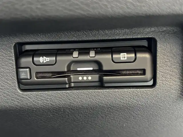 日産 キックス X 千葉県 2020(令2)年 1.5万km ブリリアントホワイトパール 純正後付けナビ/　(CD/AUX/Bluetooth)/フルセグTV/インテリジェントルームミラー/アラウンドビューモニター/ドライブレコーダー (DH5-D)/ETC/ステアリングスイッチ/ステアリングヒーター/プロパイロット/エマージェンシーブレーキ/車線逸脱防止支援システム/前後コーナーセンサー/プッシュエンジンスタート/スマートキー/ハーフレザー調シート/前席シートヒーター/トノカバー/オートライト/ヘッドライトレベライザー/LEDヘッドライト/LEDフォグランプ/ウィンカー付き電動格納ミラー/純正フロアマット/ダブル＆サイド＆カーテンエアバッグ/ナビ取扱説明書