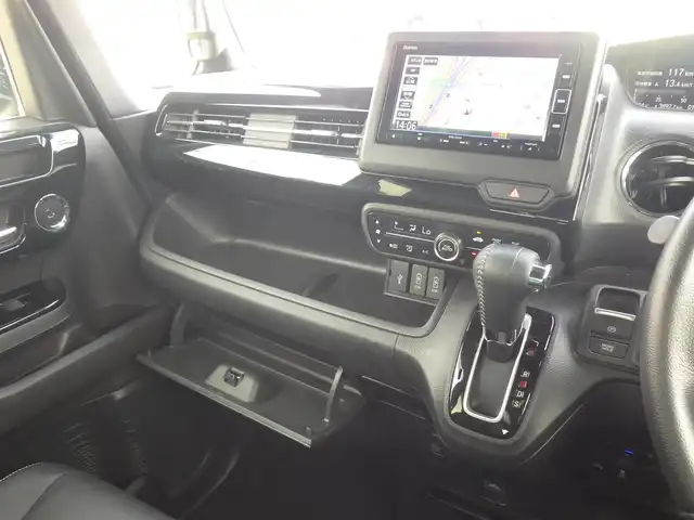 ホンダ Ｎ ＢＯＸ L ターボ 千葉県 2022(令4)年 1.4万km クリスタルブラックパール ホンダセンシング/・衝突軽減ブレーキ（CMBS）/・車線維持支援システム（LKAS）/・アダプティブクルーズコントロール（ACC）/・路外逸脱抑制機能/・オートハイビーム/・先行車発進お知らせ機能/両側パワースライドドア/ハーフレザーシート/前席シートヒーター/純正SDナビ/地デジTV/【DVD/CD再生可　Bluetooth接続】/バックカメラ/革巻ステアリング/ステアリングヒーター/ステアリングスイッチ/パドルシフト/ETC/LEDヘッドライト/フォグランプ/ウインカーミラー/リアコーナーセンサー/純正15インチアルミホイル/スマートキー