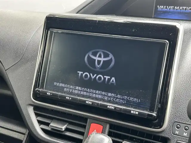 トヨタ ヴォクシー ZS 静岡県 2017(平29)年 4.3万km ブラック 純正9インチSDナビ/・フルセグ/CD/DVD/Bluetooth/USB/トヨタセーフティセンス/バックカメラ/ビルトインETC/両側パワースライドドア/クルーズコントロール/革巻きステアリング/・ステアリングスイッチ/オートライト/スマートキー/・プッシュスタート/LEDヘッドライト/・フォグランプ/電動格納ミラー/ウインカーミラー/後席サンシェード/社外アルミホイール/純正ドアバイザー