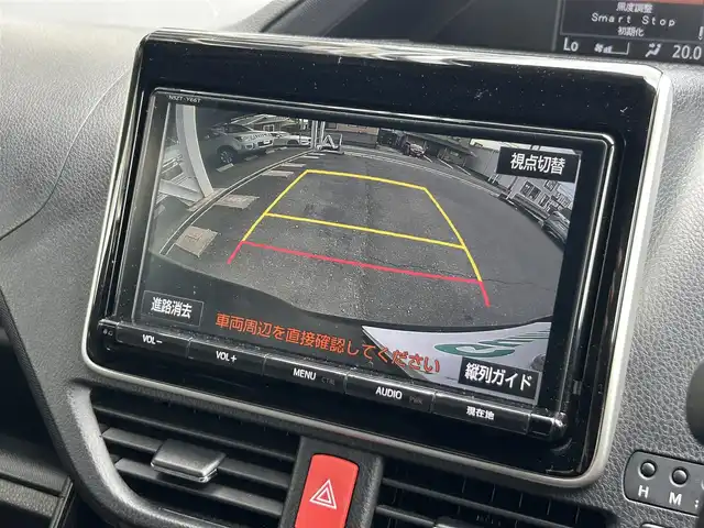 トヨタ ヴォクシー ZS 静岡県 2017(平29)年 4.3万km ブラック 純正9インチSDナビ/・フルセグ/CD/DVD/Bluetooth/USB/トヨタセーフティセンス/バックカメラ/ビルトインETC/両側パワースライドドア/クルーズコントロール/革巻きステアリング/・ステアリングスイッチ/オートライト/スマートキー/・プッシュスタート/LEDヘッドライト/・フォグランプ/電動格納ミラー/ウインカーミラー/後席サンシェード/社外アルミホイール/純正ドアバイザー