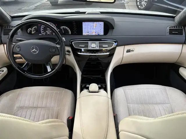 メルセデス・ベンツ ＣＬ５５０ デジーノ AMGエディション 東京都 2006(平18)年 1.6万km カルサイトホワイト 限定100台特別限定車/ワンオーナー/保証書・取説・ナビ取説・キーレスキー×２/H19.20.21.23.27.29.R1.3.4.5ディーラー記録簿有/ナイトビューアシスト/サンルーフ/車間距離警告/ABC（アクティブ・ボディ・コントロール）・車高調整機能・サスペンション自動制御/ウッドコンビハンドル・オートチルト・ステアリングスイッチ/クルーズコントロール/デジーノポーセレン（乳白色）アニリンレザーシート/前席メモリ付パワーシート・シートヒーター・ベンチレーション/マルチコントロールシートバック/COMANDシステム 純正HDDナビ/DVD/CD(ch)/MSV/ハーマン・カードンサウンドシステム/バックカメラ・パーキングアシスト/パークトロニック/ビルトインETC/純正19インチマルチピースアルミ/HID・前後フォグ・オートライト・AFS・ヘッドライトクリーナー/電格ウィンカーミラー/ドアイージークロージャー/電動パーキングブレーキ/サイド＆カーテンエアバック