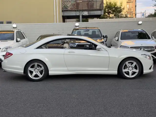 メルセデス・ベンツ ＣＬ５５０ デジーノ AMGエディション 東京都 2006(平18)年 1.6万km カルサイトホワイト 限定100台特別限定車/ワンオーナー/保証書・取説・ナビ取説・キーレスキー×２/H19.20.21.23.27.29.R1.3.4.5ディーラー記録簿有/ナイトビューアシスト/サンルーフ/車間距離警告/ABC（アクティブ・ボディ・コントロール）・車高調整機能・サスペンション自動制御/ウッドコンビハンドル・オートチルト・ステアリングスイッチ/クルーズコントロール/デジーノポーセレン（乳白色）アニリンレザーシート/前席メモリ付パワーシート・シートヒーター・ベンチレーション/マルチコントロールシートバック/COMANDシステム 純正HDDナビ/DVD/CD(ch)/MSV/ハーマン・カードンサウンドシステム/バックカメラ・パーキングアシスト/パークトロニック/ビルトインETC/純正19インチマルチピースアルミ/HID・前後フォグ・オートライト・AFS・ヘッドライトクリーナー/電格ウィンカーミラー/ドアイージークロージャー/電動パーキングブレーキ/サイド＆カーテンエアバック