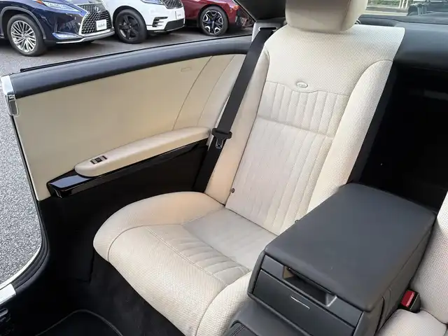 メルセデス・ベンツ ＣＬ５５０ デジーノ AMGエディション 東京都 2006(平18)年 1.6万km カルサイトホワイト 限定100台特別限定車/ワンオーナー/保証書・取説・ナビ取説・キーレスキー×２/H19.20.21.23.27.29.R1.3.4.5ディーラー記録簿有/ナイトビューアシスト/サンルーフ/車間距離警告/ABC（アクティブ・ボディ・コントロール）・車高調整機能・サスペンション自動制御/ウッドコンビハンドル・オートチルト・ステアリングスイッチ/クルーズコントロール/デジーノポーセレン（乳白色）アニリンレザーシート/前席メモリ付パワーシート・シートヒーター・ベンチレーション/マルチコントロールシートバック/COMANDシステム 純正HDDナビ/DVD/CD(ch)/MSV/ハーマン・カードンサウンドシステム/バックカメラ・パーキングアシスト/パークトロニック/ビルトインETC/純正19インチマルチピースアルミ/HID・前後フォグ・オートライト・AFS・ヘッドライトクリーナー/電格ウィンカーミラー/ドアイージークロージャー/電動パーキングブレーキ/サイド＆カーテンエアバック