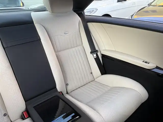 メルセデス・ベンツ ＣＬ５５０ デジーノ AMGエディション 東京都 2006(平18)年 1.6万km カルサイトホワイト 限定100台特別限定車/ワンオーナー/保証書・取説・ナビ取説・キーレスキー×２/H19.20.21.23.27.29.R1.3.4.5ディーラー記録簿有/ナイトビューアシスト/サンルーフ/車間距離警告/ABC（アクティブ・ボディ・コントロール）・車高調整機能・サスペンション自動制御/ウッドコンビハンドル・オートチルト・ステアリングスイッチ/クルーズコントロール/デジーノポーセレン（乳白色）アニリンレザーシート/前席メモリ付パワーシート・シートヒーター・ベンチレーション/マルチコントロールシートバック/COMANDシステム 純正HDDナビ/DVD/CD(ch)/MSV/ハーマン・カードンサウンドシステム/バックカメラ・パーキングアシスト/パークトロニック/ビルトインETC/純正19インチマルチピースアルミ/HID・前後フォグ・オートライト・AFS・ヘッドライトクリーナー/電格ウィンカーミラー/ドアイージークロージャー/電動パーキングブレーキ/サイド＆カーテンエアバック
