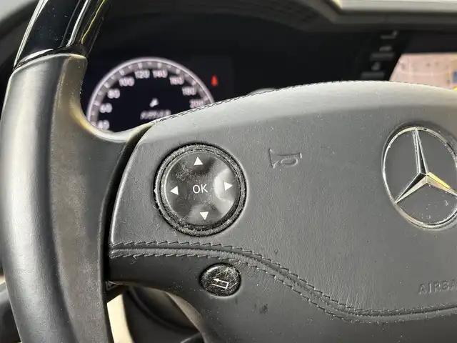 メルセデス・ベンツ ＣＬ５５０ デジーノ AMGエディション 東京都 2006(平18)年 1.6万km カルサイトホワイト 限定100台特別限定車/ワンオーナー/保証書・取説・ナビ取説・キーレスキー×２/H19.20.21.23.27.29.R1.3.4.5ディーラー記録簿有/ナイトビューアシスト/サンルーフ/車間距離警告/ABC（アクティブ・ボディ・コントロール）・車高調整機能・サスペンション自動制御/ウッドコンビハンドル・オートチルト・ステアリングスイッチ/クルーズコントロール/デジーノポーセレン（乳白色）アニリンレザーシート/前席メモリ付パワーシート・シートヒーター・ベンチレーション/マルチコントロールシートバック/COMANDシステム 純正HDDナビ/DVD/CD(ch)/MSV/ハーマン・カードンサウンドシステム/バックカメラ・パーキングアシスト/パークトロニック/ビルトインETC/純正19インチマルチピースアルミ/HID・前後フォグ・オートライト・AFS・ヘッドライトクリーナー/電格ウィンカーミラー/ドアイージークロージャー/電動パーキングブレーキ/サイド＆カーテンエアバック