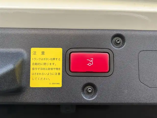メルセデス・ベンツ ＣＬ５５０ デジーノ AMGエディション 東京都 2006(平18)年 1.6万km カルサイトホワイト 限定100台特別限定車/ワンオーナー/保証書・取説・ナビ取説・キーレスキー×２/H19.20.21.23.27.29.R1.3.4.5ディーラー記録簿有/ナイトビューアシスト/サンルーフ/車間距離警告/ABC（アクティブ・ボディ・コントロール）・車高調整機能・サスペンション自動制御/ウッドコンビハンドル・オートチルト・ステアリングスイッチ/クルーズコントロール/デジーノポーセレン（乳白色）アニリンレザーシート/前席メモリ付パワーシート・シートヒーター・ベンチレーション/マルチコントロールシートバック/COMANDシステム 純正HDDナビ/DVD/CD(ch)/MSV/ハーマン・カードンサウンドシステム/バックカメラ・パーキングアシスト/パークトロニック/ビルトインETC/純正19インチマルチピースアルミ/HID・前後フォグ・オートライト・AFS・ヘッドライトクリーナー/電格ウィンカーミラー/ドアイージークロージャー/電動パーキングブレーキ/サイド＆カーテンエアバック