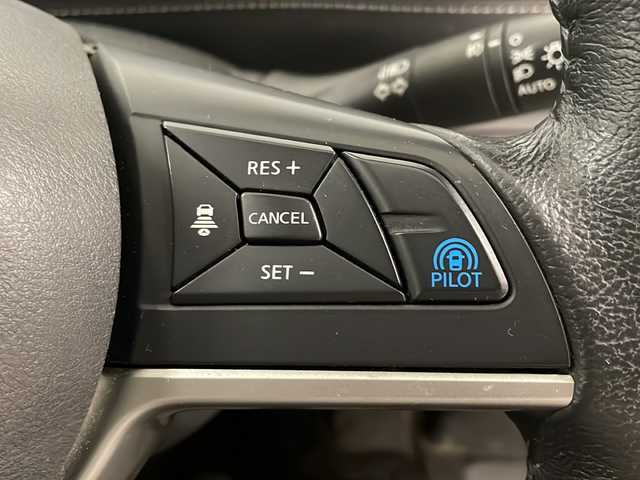 日産 セレナ ハイウェイスター プロパイロットED 熊本県 2017(平29)年 8.6万km ブリリアントホワイトパール ・社外ナビ　Carrozzeria[AVIC-RW801】/-BT/フルセグTV/CD/DVD/SD/USB/FM/AM/・バックカメラ/・プロパイロット/・社外フリップダウンモニター　carrozzeria【TVM-FW1020】/・電動パーキングブレーキ/・ブレーキホールド/・ステアリングリモコン/・衝突軽減ブレーキ/・横滑り防止装置/・両側パワースライドドア/・純正アルミ16インチ/・LEDヘッドライト/・フォグランプ/・カーテンエアバッグ/・オートライト/・アイドリングストップ/・ウィンカーミラー/・コーナーセンサー/・ETC