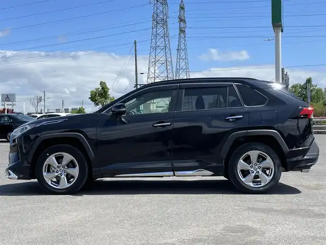 トヨタ ＲＡＶ４ ハイブリッドG 道央・札幌 2021(令3)年 3.1万km アティチュードブラックマイカ ４WD/モデリスタエアロ/純正ディーラーOPナビ/AM/FM/BT/フルセグ/トヨタセーフティセンス/プリクラッシュセーフティ/横滑り防止装置/レーダークルーズコントロール/レーンキープアシスト/クリアランスソナー/ブラインドスポットモニター/リアクロストラフィックアラート/パーキングサポートブレーキ/ロードサインアシスト/パノラミックビューモニター/ビルトインETC/ドライブレコーダー/自動防眩ミラー/EVMODE/DRIVEMODE切替/パワーバックドア/D席パワーシート/D席メモリーシート/前席シートヒーター/レザーシート/革巻きステアリング/ステアリングリモコン/ハンドルヒーター/AC100V/MTモード付AT/プッシュスタート/スマートキー/LEDヘッドライト/オートライト/オートハイビーム/フォグランプ/電動格納ミラー/ウィンカーミラー/純正フロアマット/ドアバイザー