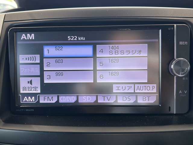 トヨタ ヴォクシー X Lエディション 神奈川県 2013(平25)年 5.5万km シルバーM ワンオーナー/純正ディーラーナビ（CD/DVD/SD/BT/フルセグTV）/片側パワースライドドア/バックカメラ/前後ドライブレコーダー/ビルトインETC/リモコンキー/ステアリングスイッチ/オートライト/純正フロアマット/純正ドアバイザー/電動格納ウィンカーミラー/保証書/取扱説明書