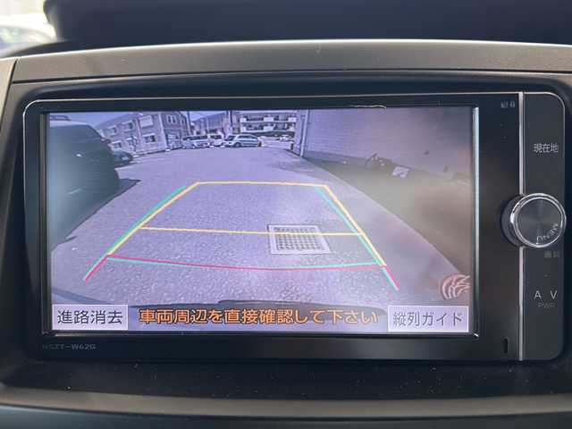 トヨタ ヴォクシー X Lエディション 神奈川県 2013(平25)年 5.5万km シルバーM ワンオーナー/純正ディーラーナビ（CD/DVD/SD/BT/フルセグTV）/片側パワースライドドア/バックカメラ/前後ドライブレコーダー/ビルトインETC/リモコンキー/ステアリングスイッチ/オートライト/純正フロアマット/純正ドアバイザー/電動格納ウィンカーミラー/保証書/取扱説明書
