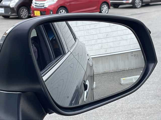 トヨタ ハリアー Z 山形県 2020(令2)年 5.7万km プレシャスブラックパール 禁煙車/Toyota Safety Sense/・プリクラッシュセーフティ/・レーントレーシングアシスト/・レーダークルーズコントロール/・ロードサインアシスト/・発進遅れ告知機能/・プロアクティブドライビングアシスト/・ドライバー異常時対応システム/・オートマチックハイビーム/・緊急時操舵支援（アクティブ操舵機能）/リアトラフィックアラート/クリアランスソナー/ブラインドスポットモニター/JBLプレミアムサウンド/デジタルインナーミラー（録画機能付き）/純正ディスプレイオーディオナビ/BT.USB.AUX.USB.Miracast/パノラミックビューモニター/ハーフレザーシート/パワーシート/ビルトインETC２．０/ヘッドアップディスプレイ/ウィンドウシールドデアイサー/電動パーキングブレーキ/オートホールド/LEDヘッドライト/プッシュスタート/スマートキーｘ２